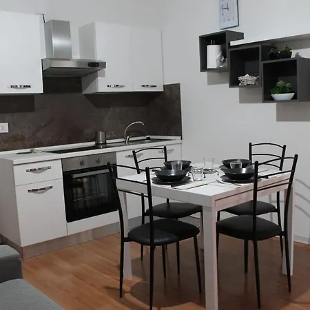 Charming Tilli With Parking Apartment